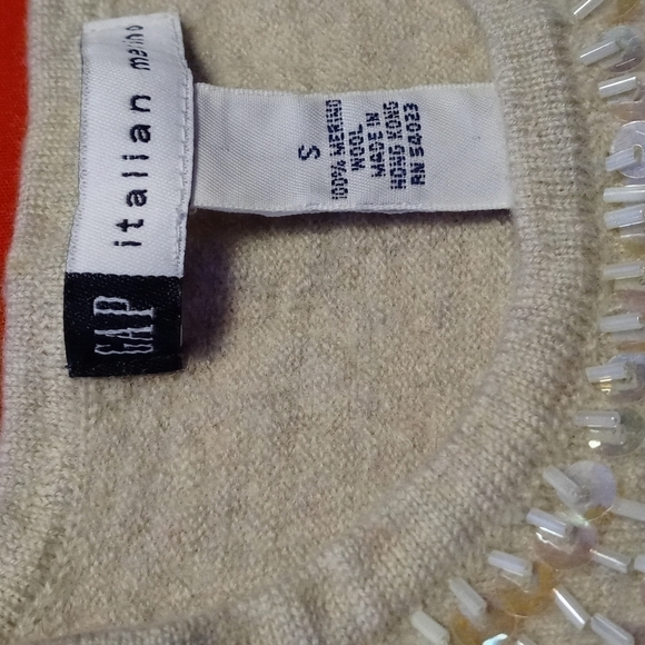 𝅺GAP sleeveless lightweight sweater with bling size small - Picture 3 of 3